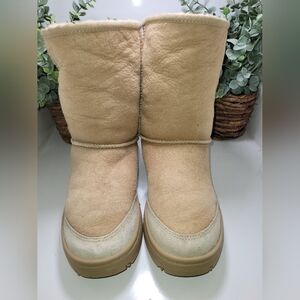 UGGS TAN SUEDE WOMENS SIZE 6